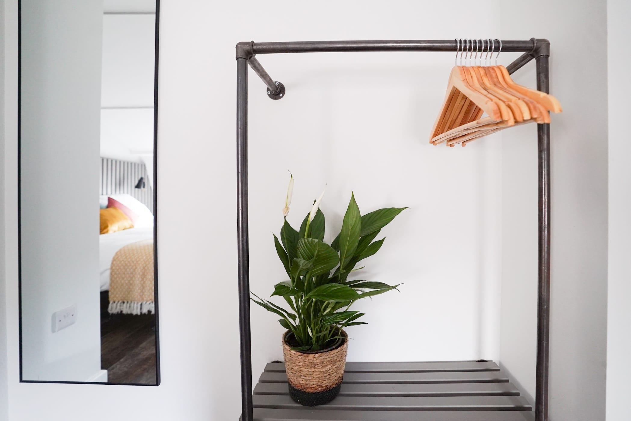 Sgwar Awel Super King Room Clothes Hanger and plant