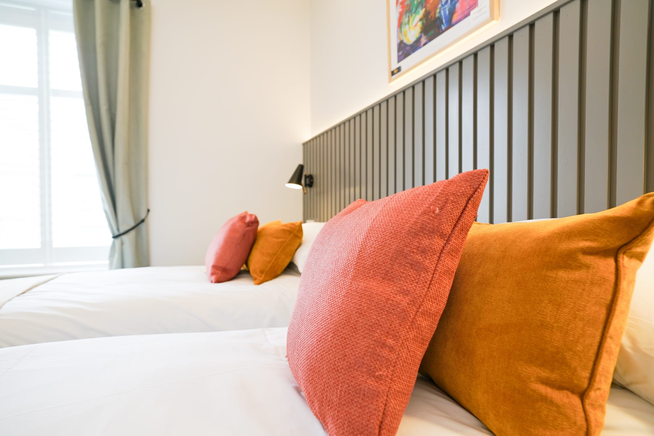 Sgwar Cybi Twin Room Ensuite cushions