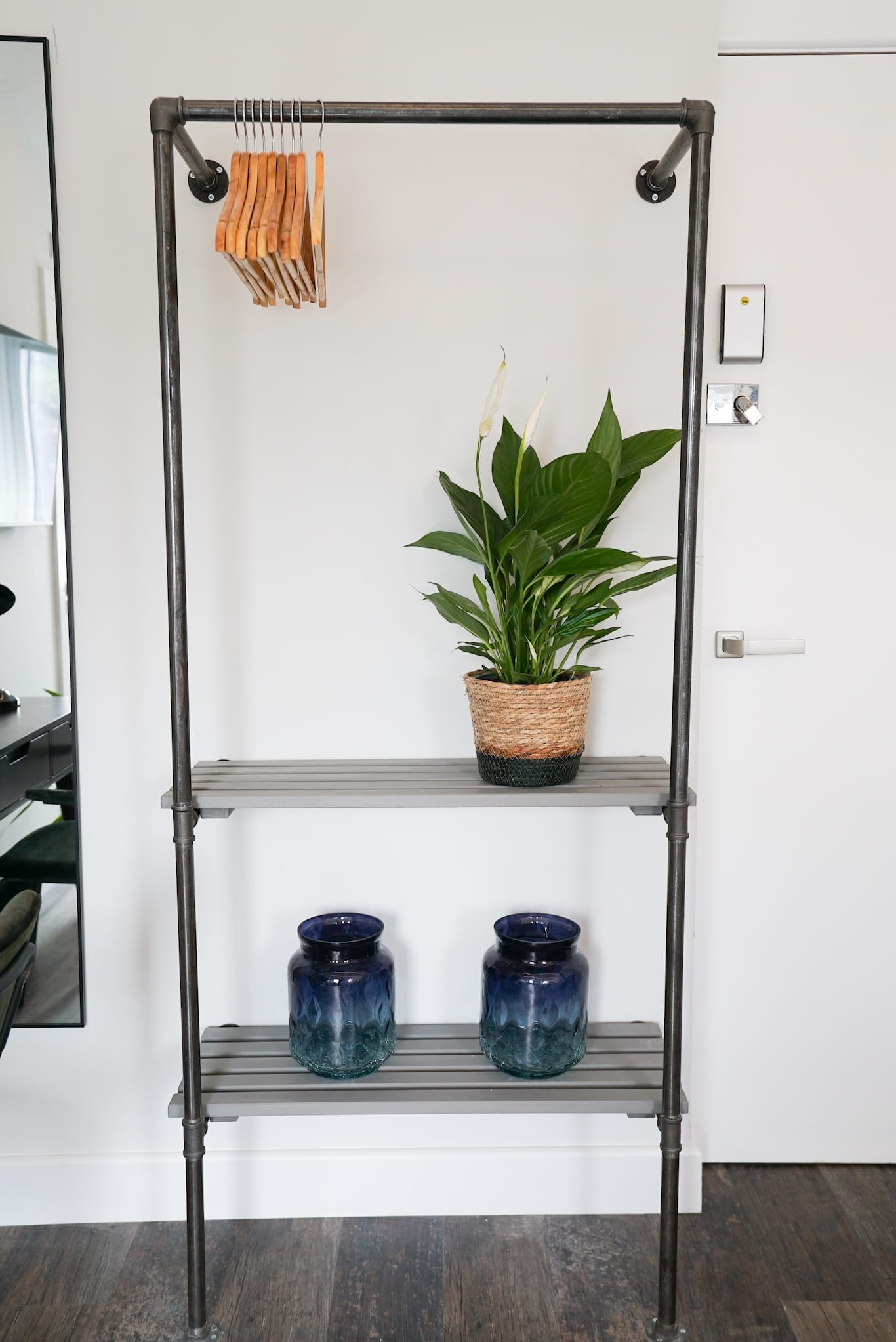 Sgwar Eryri Super King Room Clothes Hanger, Plants and Decorative pots