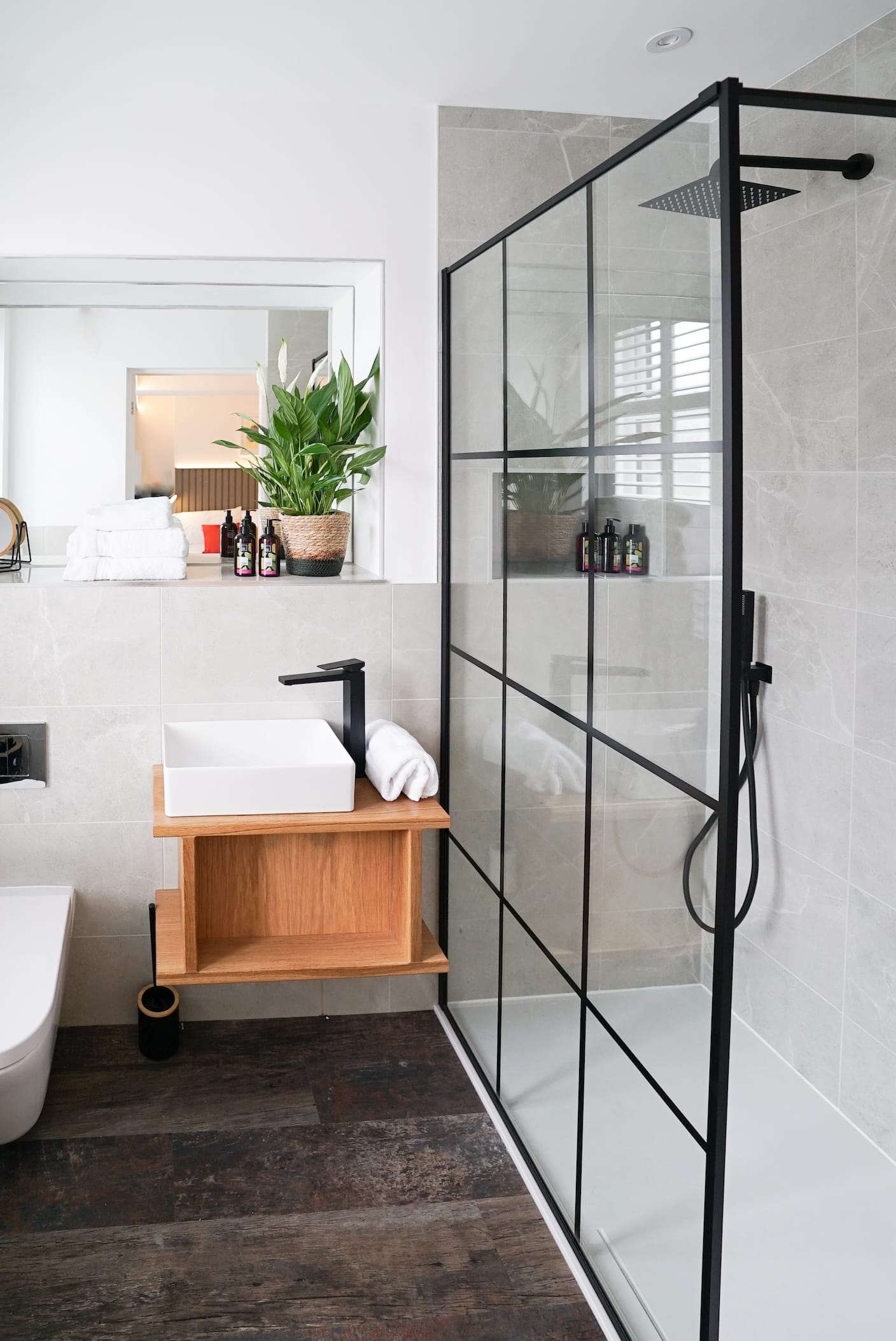 Sgwar Mon Super King Room Bathroom